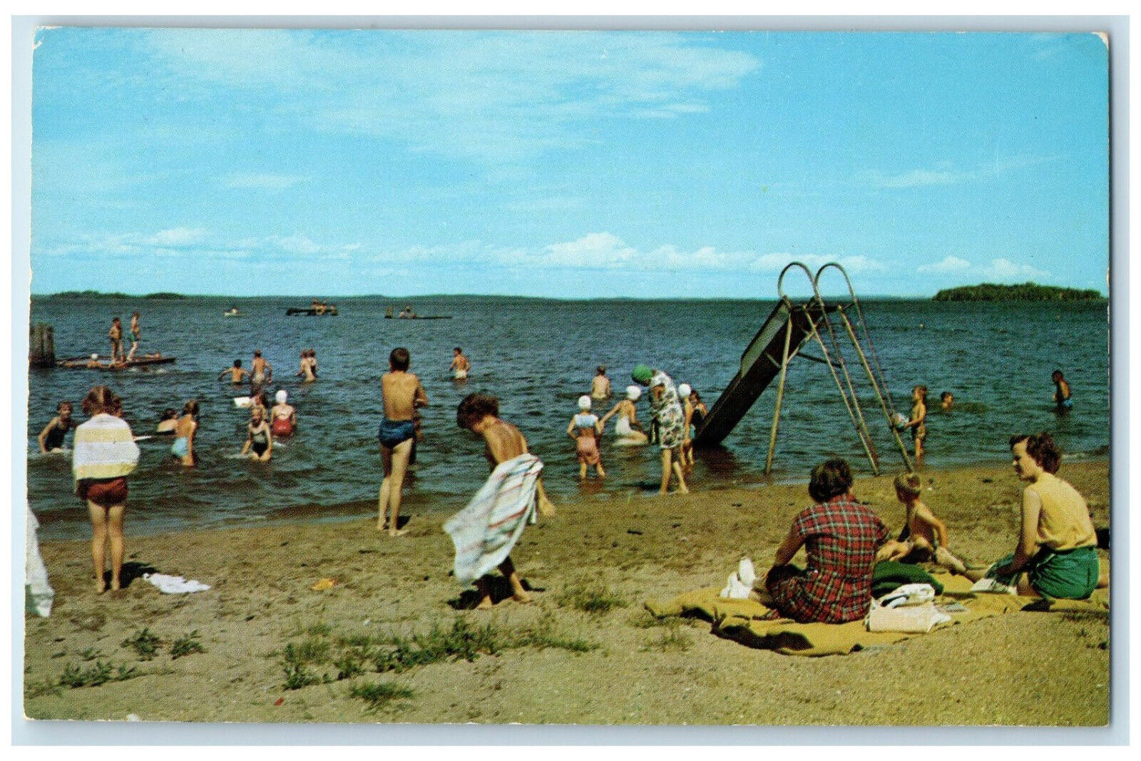 c1950's City Beach Rainy Lake International Falls Minnesota MN Postcard