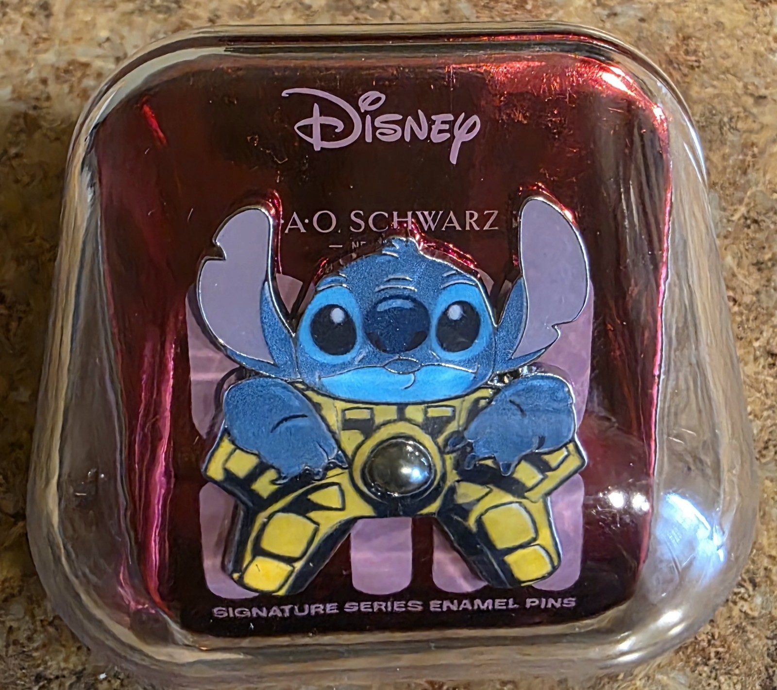 Extremely RARE Signature Series DISNEY STITCH Gaming Lovers PIN
