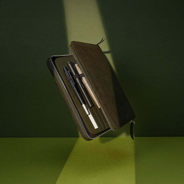 Endless Folio A5 in Green Leather - 5 Pen Case - NEW in Box