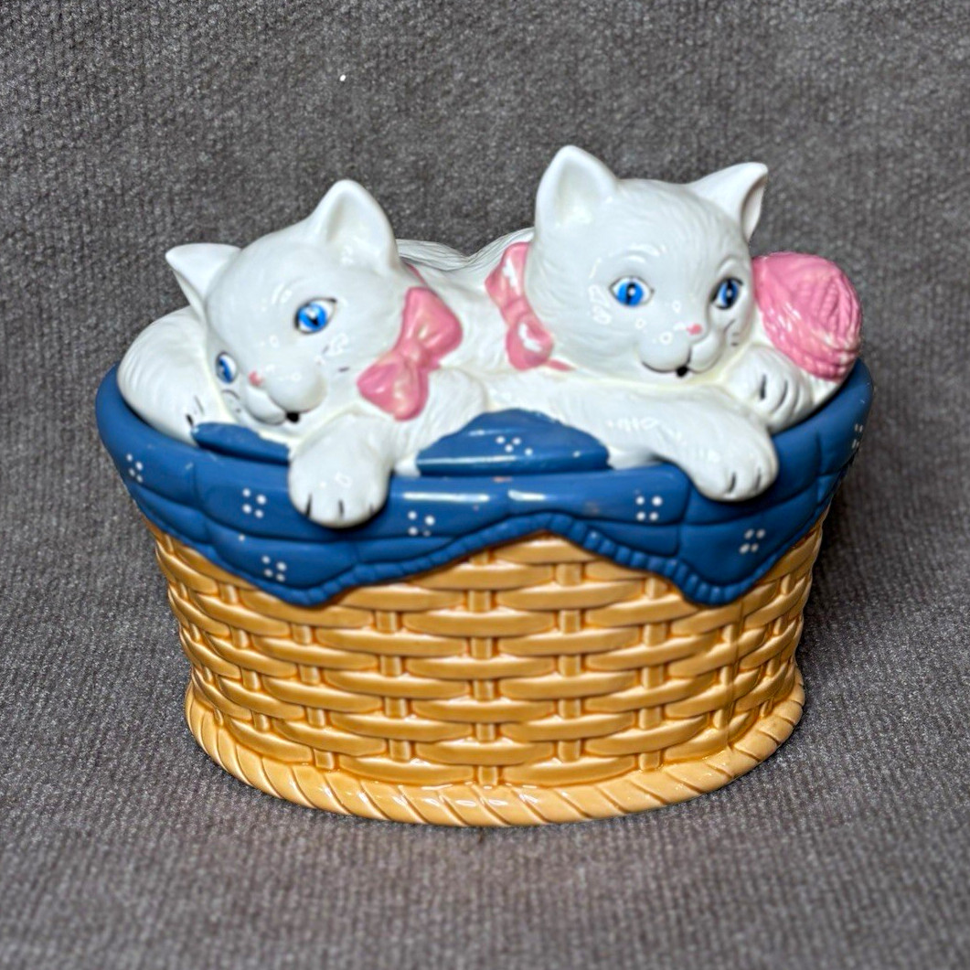 Vintage 1988 Welcome Ind. White Kittens in Basket Ceramic Cookie Jar Cat Yarn