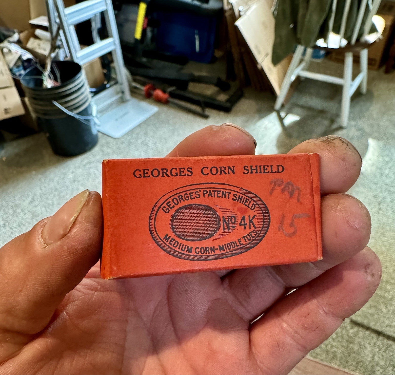 George’s Corn Shield Middle Toes Washington DC Antique Advertising Box 1930s Era