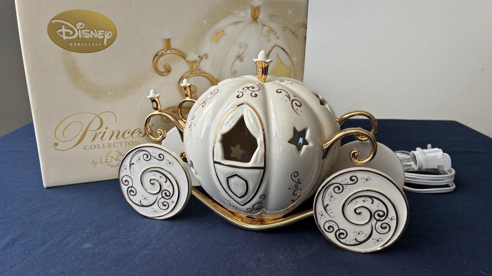 CINDERELLAS ENCHANTED COACH FROM DISNEY COLLECTION