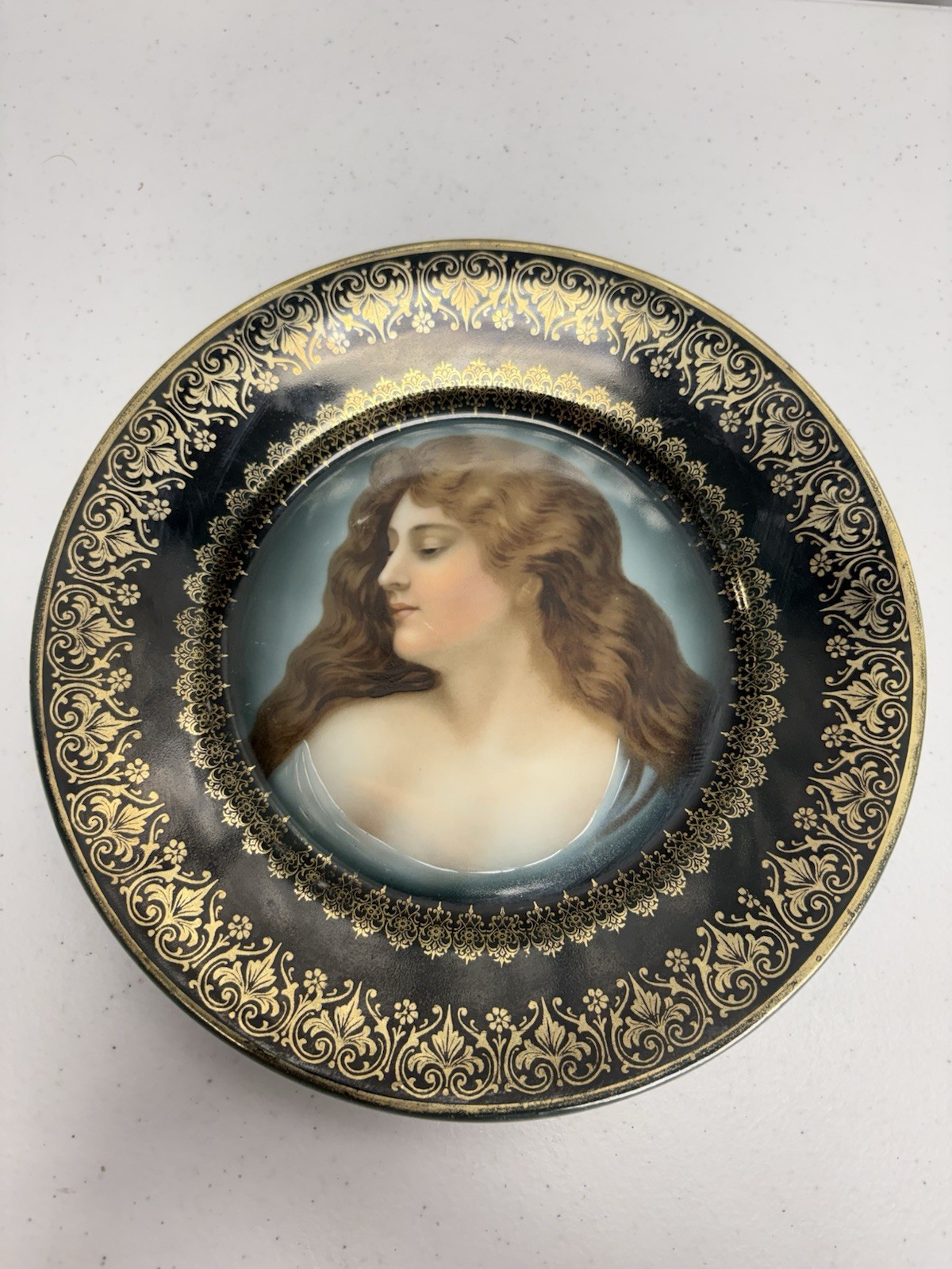 Antique Royal Vienna Porcelain Portrait Plate Green Beehive Mark  9 1/2\