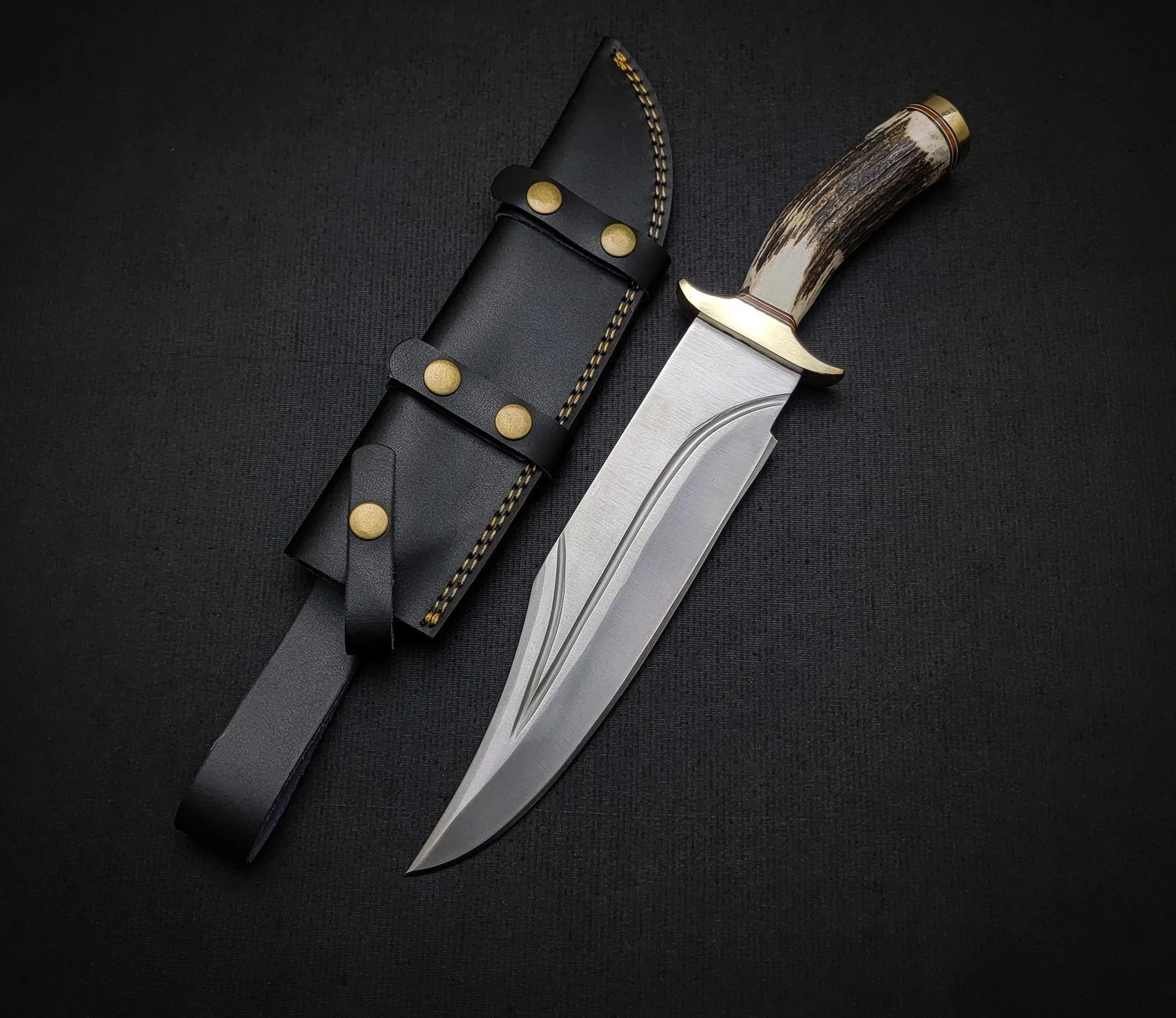 Bullet Train Brad Pitt Knife. The Wolf Bowie Steel Knife Replica Antler Handle