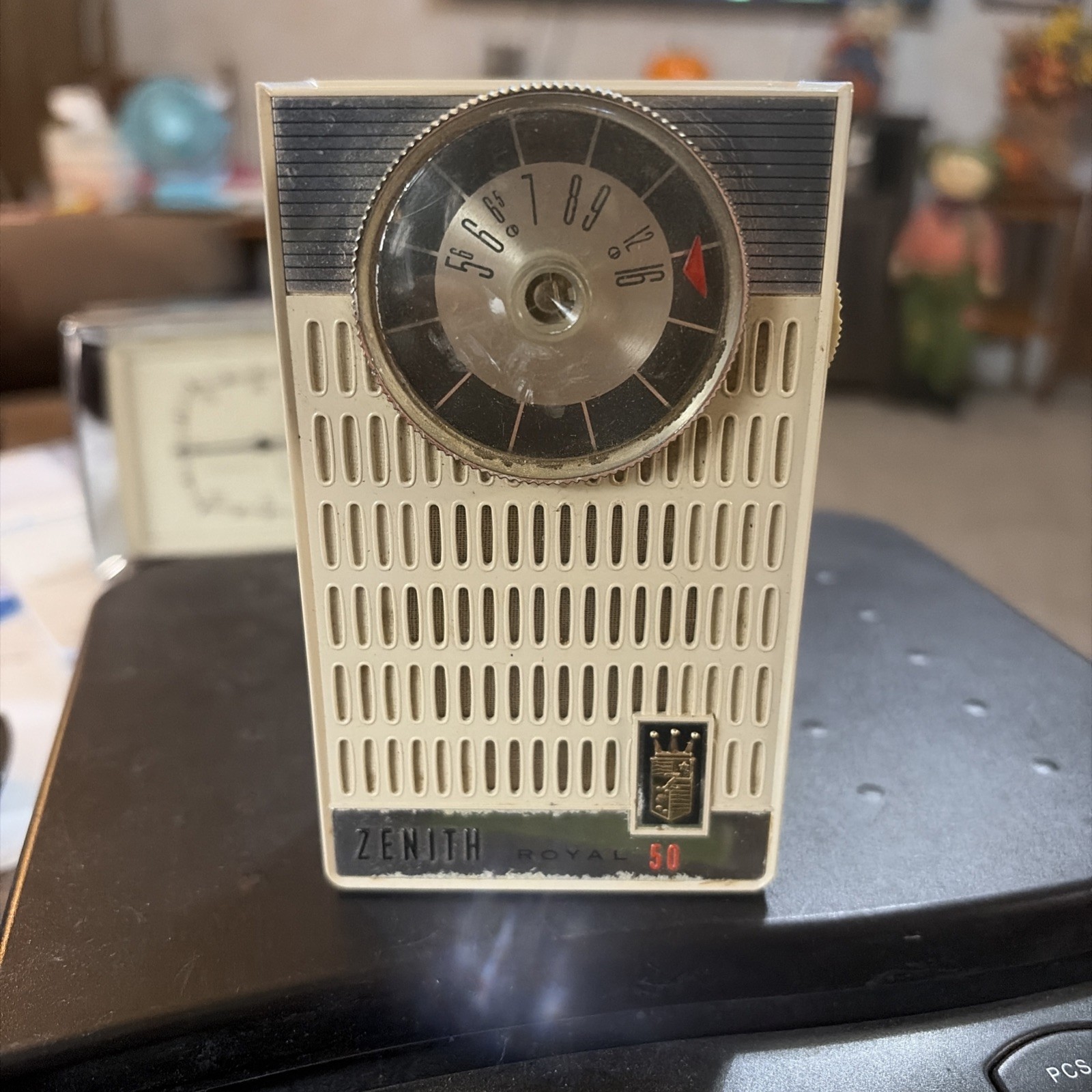 Vintage Zenith Royal 50 Transistor Radio WORKS      