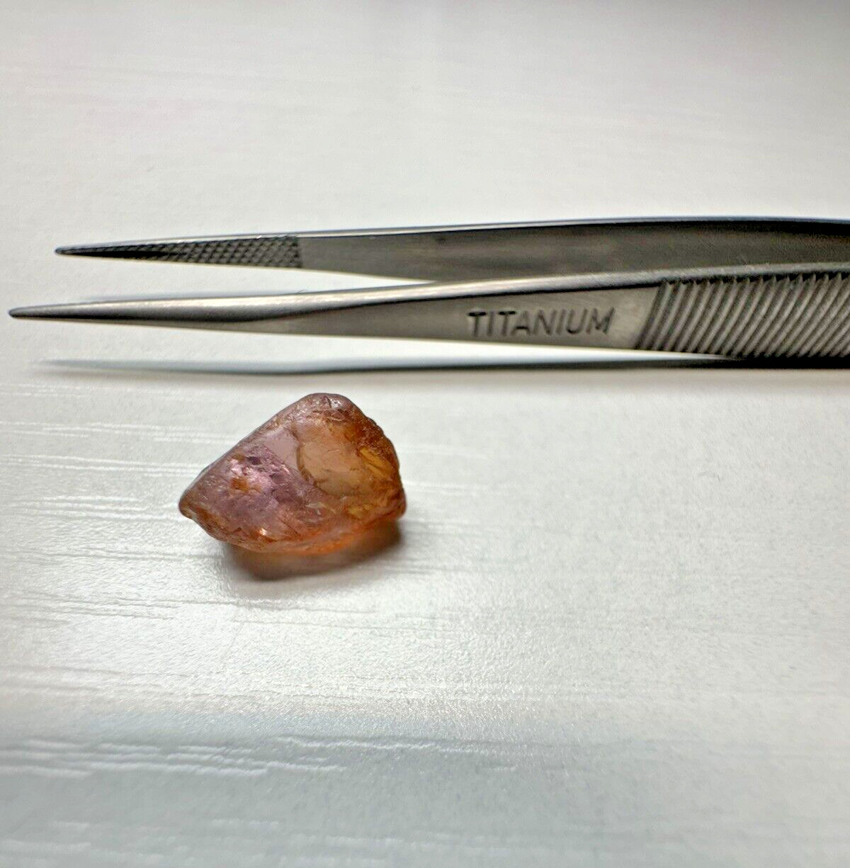 Sapphire Med Pink clean  faceting rough gemstone Tanzania 6.07 carats