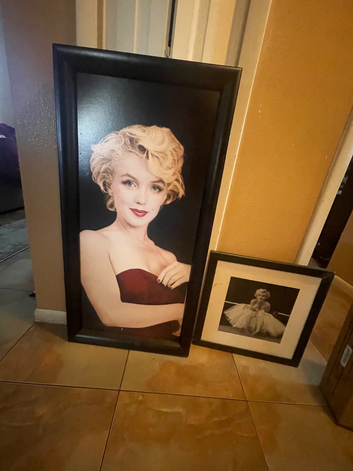 Marilyn Monroe, Hollywood glamour, framed photos, black and white, vintage, set