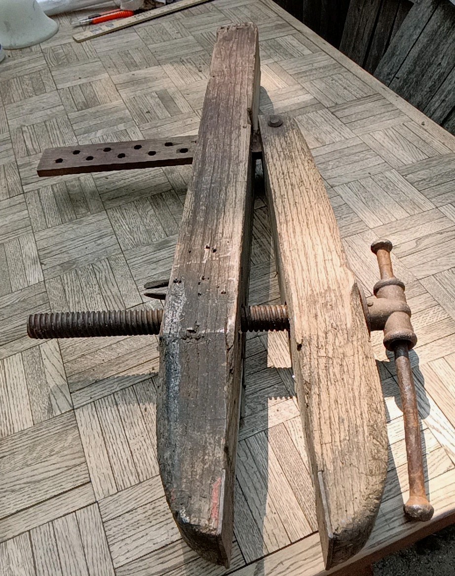 ANTIQUE Circa Late 1700s To Early 1800s 40-in Carpenters Beench Working Clamp 