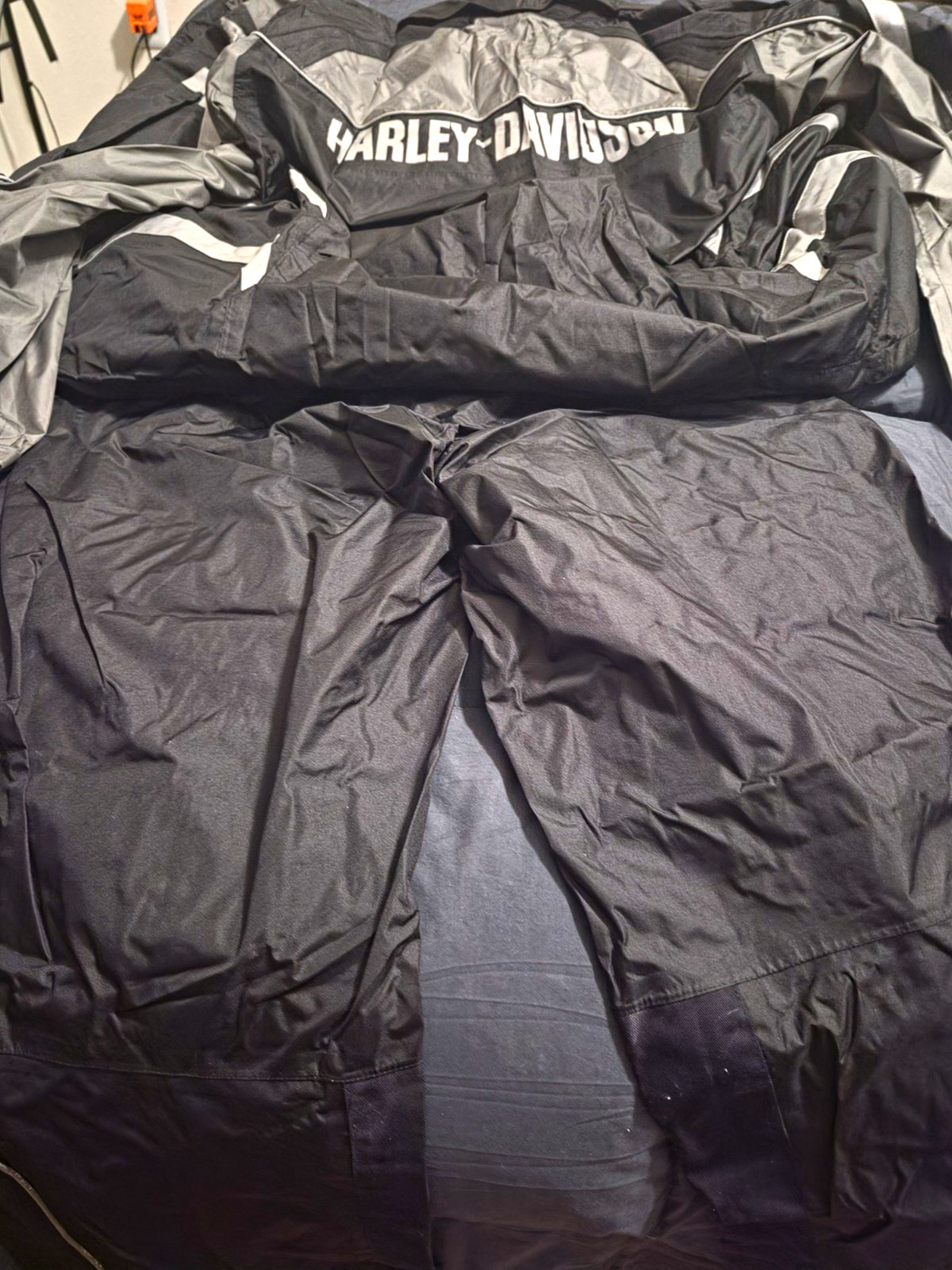 Harley Davidson Men\'s Rainsuit - XL Black Hooded Nylon Waterproof - Never Worn