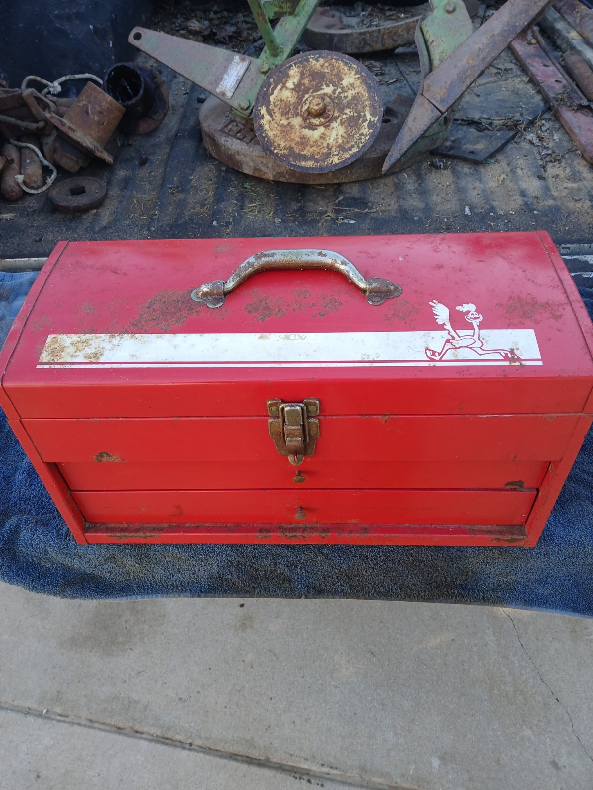 VINTAGE MOPAR ROAD RUNNER 2 DRAWER TOOL BOX, USED 