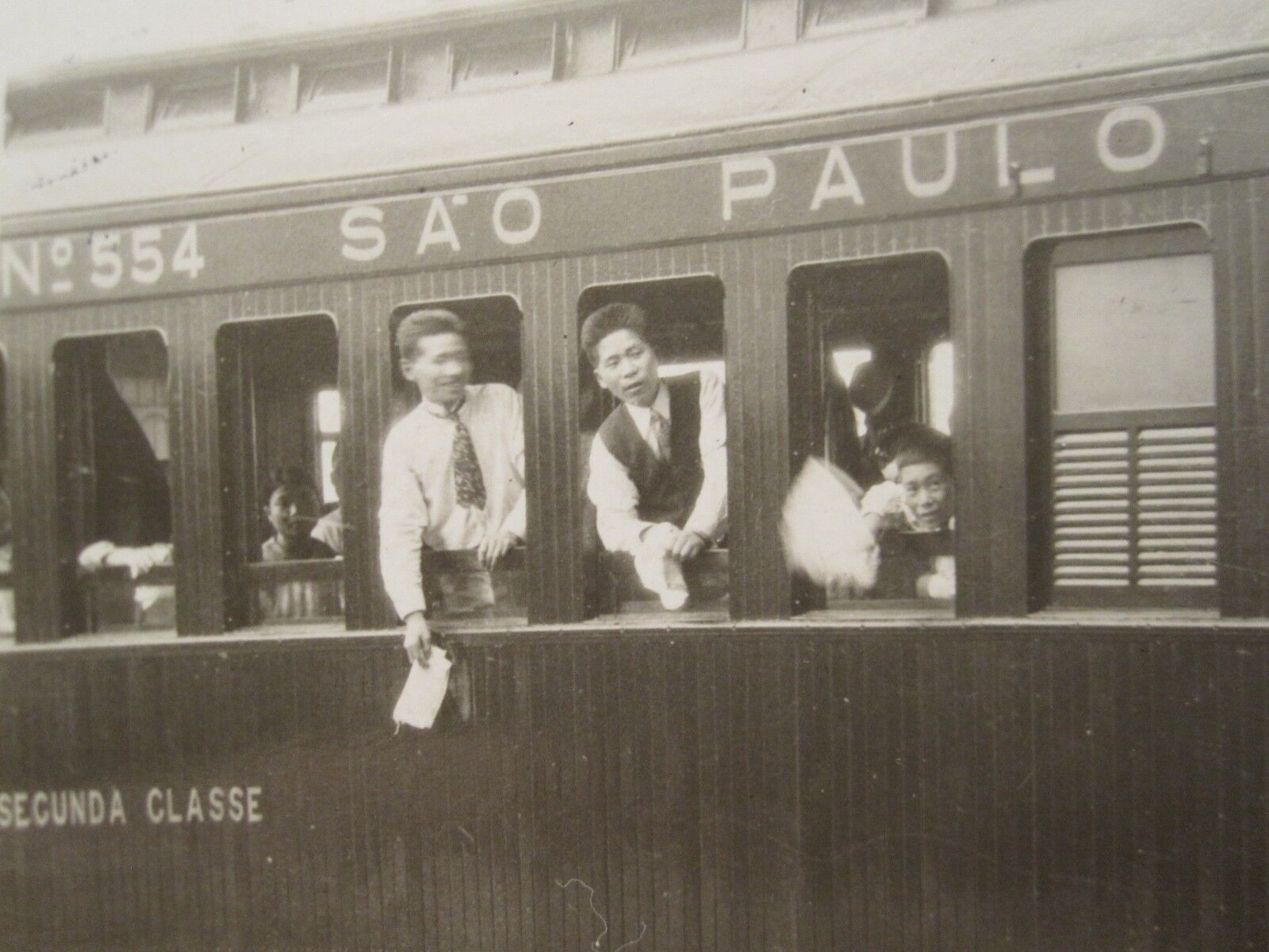 ANTIQUE 1920s CHINESE IMMIGRANTS SAO PAULO BRAZIL RAILWAY RR SECOND CLASS PHOTO