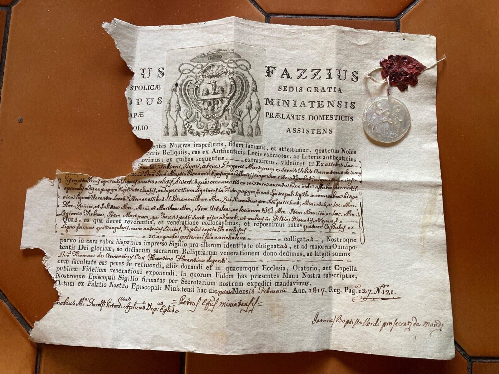 RARE ANCIENT BULLA MULTIRELICS : with nacre 
