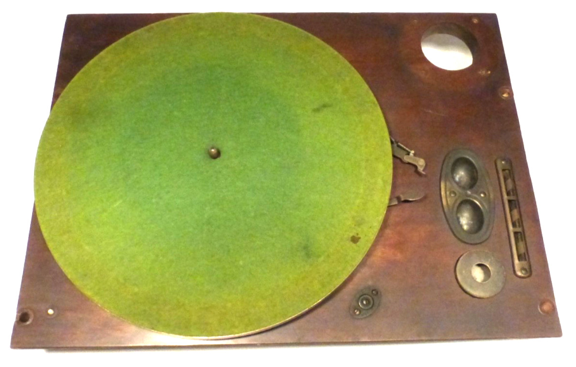 vintage VICTOR  VV7-26X  PHONO /RADIO CONSOLE part:  WORKING MOTOR & TURNTABLE