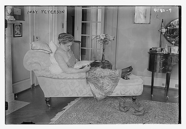 Photo:May Peterson 1900s Singer Reading Lounge Interior Portrait