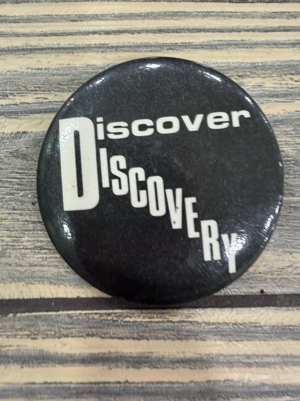 Vintage Discover Discovery Channel TV Network Pin Back Button Black White OVI