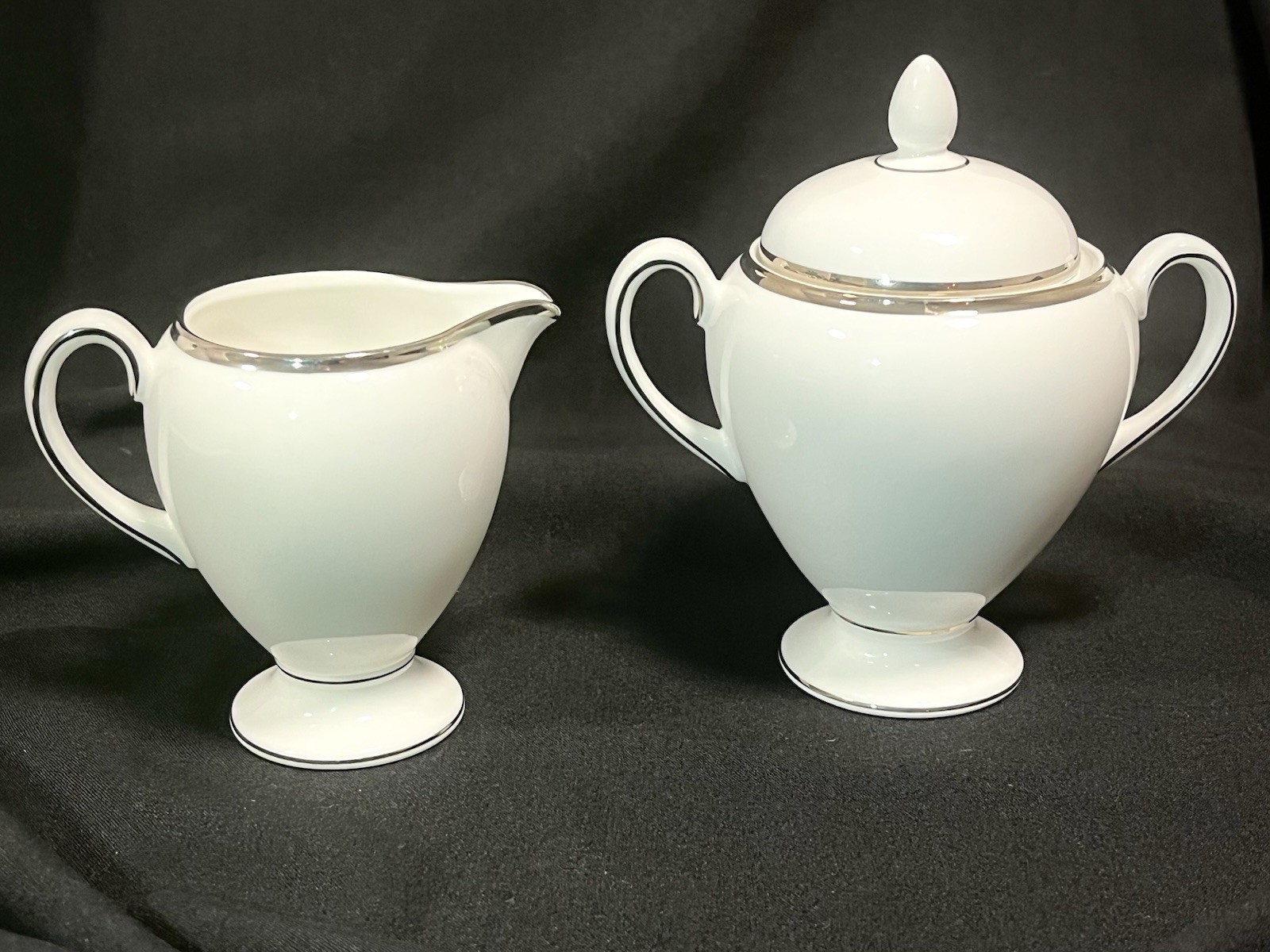 Wedgwood Sterling Bone China, Globe Creamer & Sugar Bowl, Platinum Trim perfect