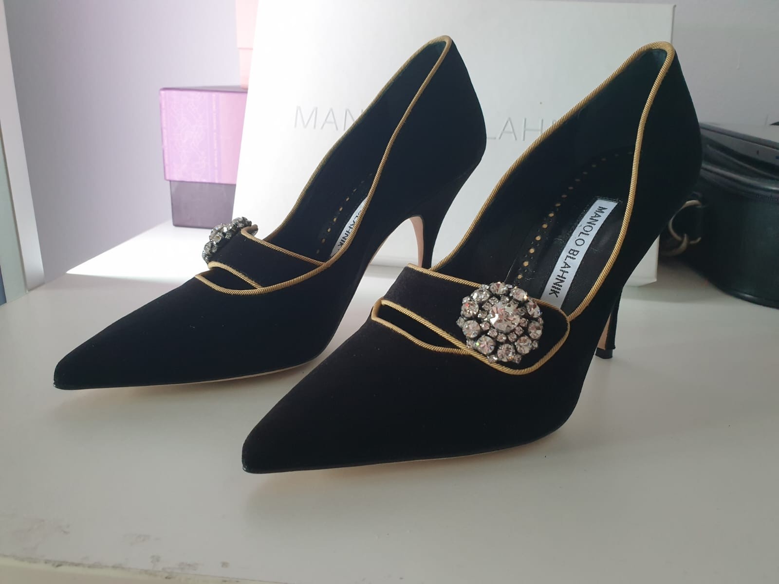 Manolo Blahnik Black Velvet Crystal Embellished Pumps Pointed Toe EU 37.5 US 7