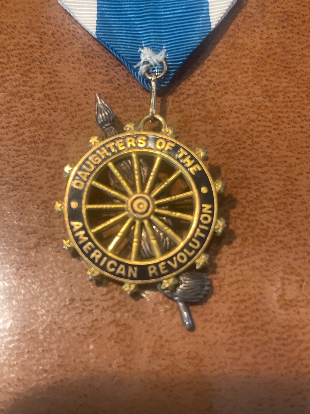 Vintage DAR Daughters Of The American Revolution Pin Insigna plus 3 pins