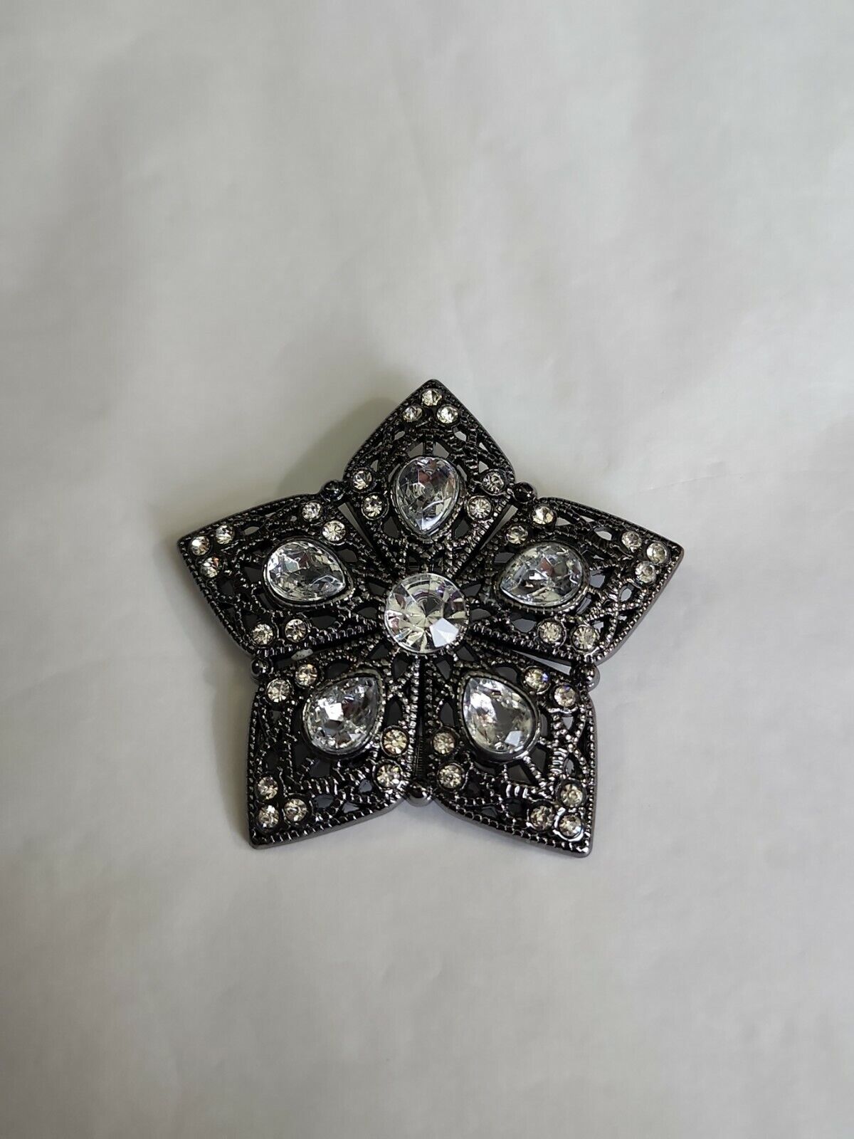 LC Lauren Conrad 5 Point Star Pin Brooch Silver Gray with Faceted Faux Gems