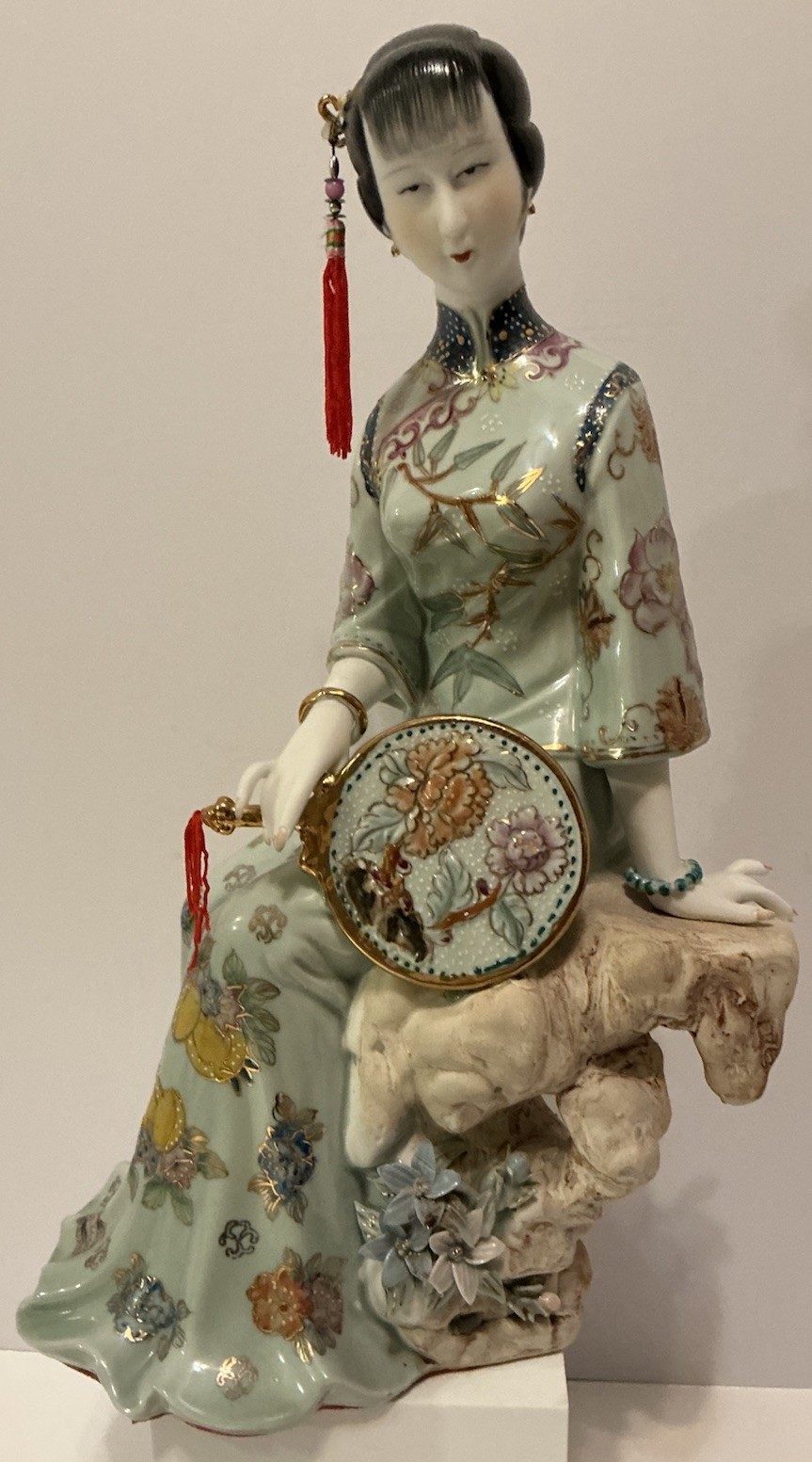 VINTAGE CHINESE PORCELAIN LADY FIGURE SITTING ON ROCK W/ FAN LARGE 16” STUNNING