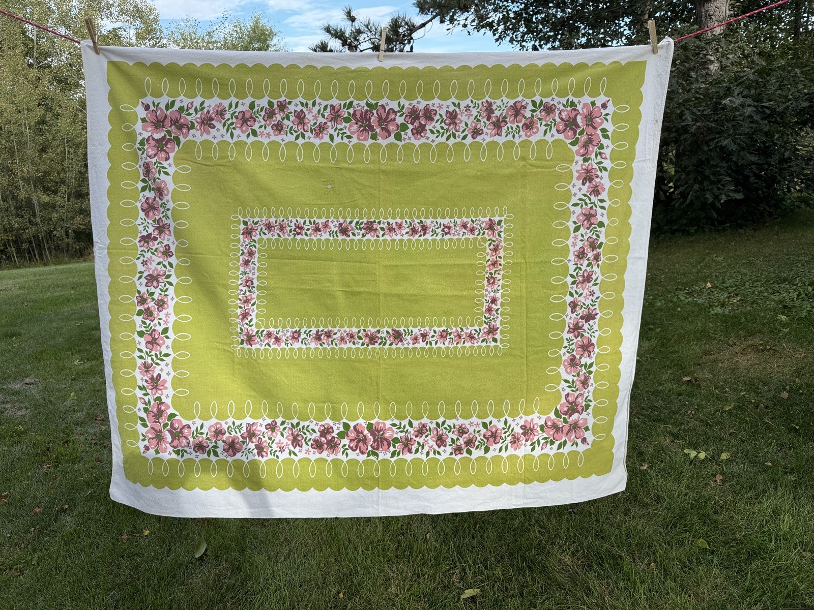 Vintage 1940S 50S Tablecloth White Green Pink Floral about 50x59” 😊 ￼