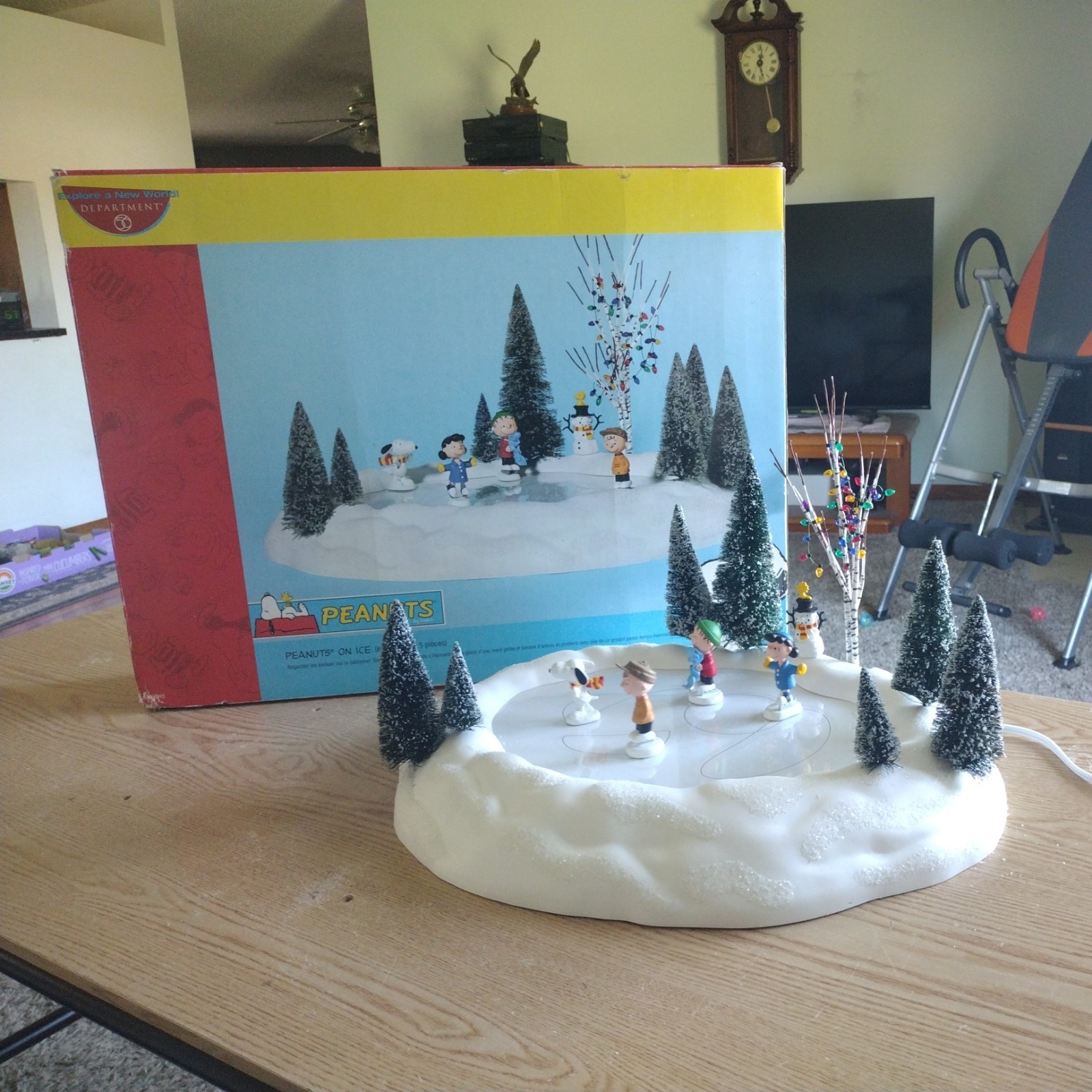 Dept 56 Peanuts On Ice. Christmas Ice Skating Figurine Set  box/ paperexcellent 