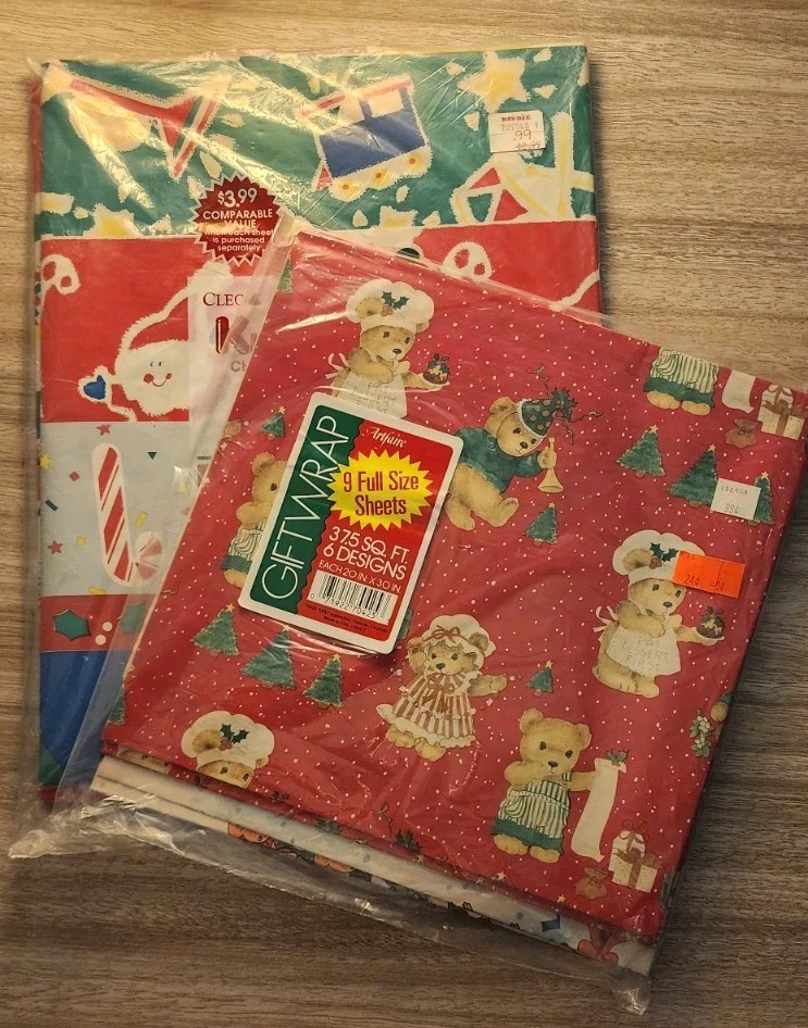 Vintage Christmas Wrapping Paper Cleo 50 Sq Ft / Artfaire 37.5 Sq.Ft. KayBee Tag