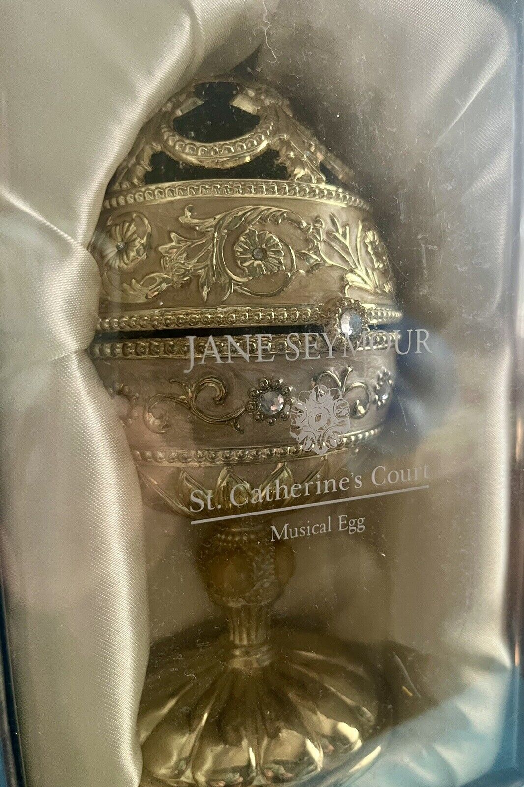 Jane Seymour St. Catherine's Court Musical Egg ~Gift w/ Bow  ~ Somewhere in Time