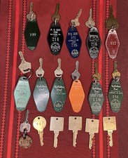 12 Vintage Holiday Inn Motel Room Keys W/Fobs Rt.1 Cedar Point Niagara Falls +++ picture