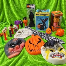 Halloween Collectibles & Novelty 17 Mixed Toy Lot – Vintage & Modern Assortment picture