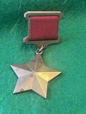 Post WWII/2 Russian Hero of the Soviet Union medal w/original screw-back device picture