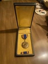 Original WWII Early Numbered Wrap Brooch Air Medal (#8108) in Titled Case picture