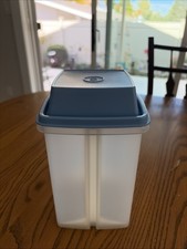 TUPPERWARE Large 8 Cup Pick-A-Deli #1550 w/ Coneflower Blue Lid Pickle Container picture