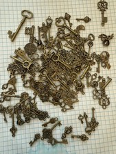 NEW 125 PCS Vintage Skeleton Key Set Charms,  Mixed Antique Style Bronze picture