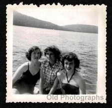 3 WOMEN GIRLFRIENDS LAKE SWIMSUITS OLD/VINTAGE PHOTO SNAPSHOT- N820 picture