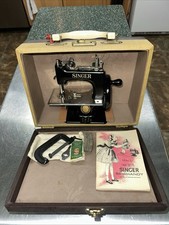 Vintage 50s Singer Sewhandy Model 20 Children’s Sewing Machine in Case MINTY🔥 picture