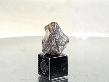 NWA 14560, Pallasite, 5.17g, meteorite, desert patina, cool shape, nice specimen picture