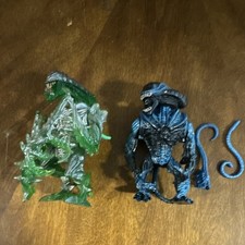 Aliens Xenomorph Action Figures 2 w Tail Accessories Green/Black 1995 Alien film picture