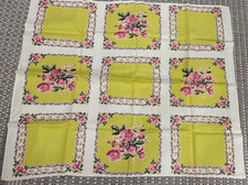 VINTAGE SMALL KITCHEN TABLECLOTH ~ YELLOW w PINK ROSES & NAPKINS 30