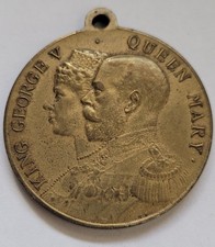 1935 King George V & Queen Mary Jubilee Medallion. Daily Dispatch Birthday Club picture