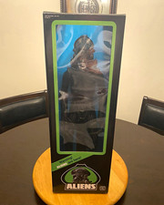 Super Size Aliens Xenomorph 18