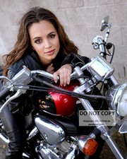 ACTRESS ELIZA DUSHKU - 8X10 PUBLICITY PHOTO (RT-040) picture
