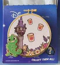 Disney PALM Pink A La Mode Sidekicks Cross Stitch RAPUNZEL PASCAL Pin -  LE 500 picture