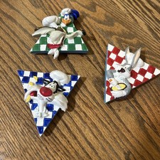 Looney Tunes 1994 Bugs Bunny Sylvester Vintage Ceramic Triangle Fridge Magnets  picture