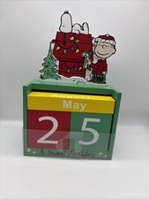 Peanuts Charlie Brown & Snoopy Christmas Calendar Wood Table Decor New (K/0619) picture