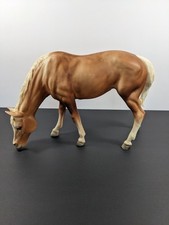 VINTAGE BREYER #143 GRAZING PALOMINO MARE PRE-OWNED picture