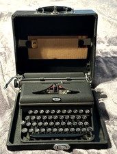 1940s Royal Quiet Deluxe Portable Typewriter W Display Board Case &Key Excellent picture