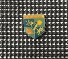 Vintage LEAVENWORTH Bavarian Village Crest Washington Souvenir Lapel Hat Pin picture