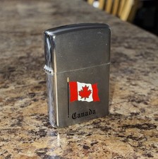 1995 Vintage Zippo Lighter - Canadian Flag - Niagara Falls, Ontario Canada picture