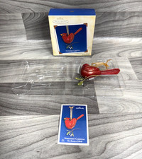 HALLMARK  KEEPSAKE NORTHERN CARDINAL BEAUTY OF BIRDS SERIES FIRST ORNAMENT 2005 picture